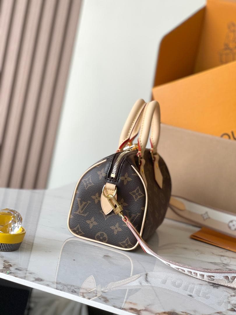 美品ノベルティ　ショルダーバッグ バッグ