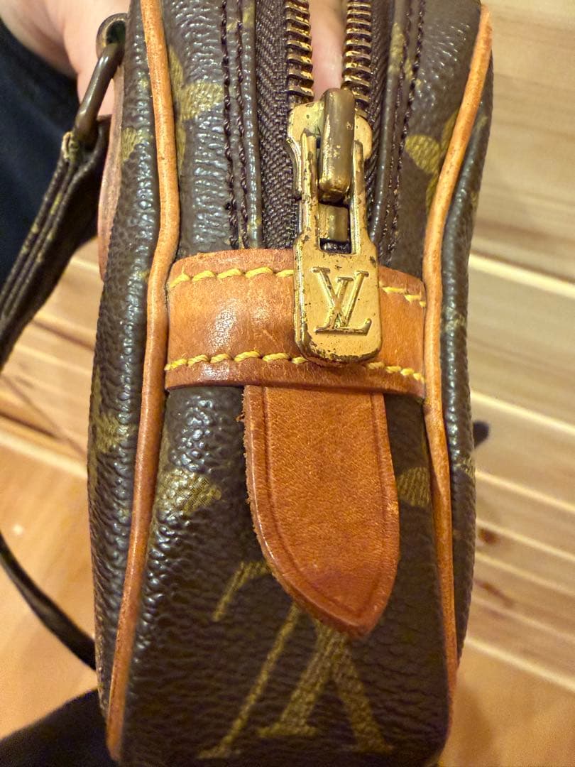 Louis Vuittonモノグラムショ ルダーバッグ マルリーバンドリエ ール