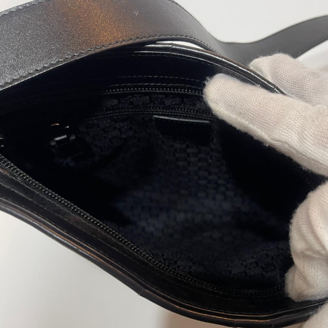 【新春特別価格】　GUCCI グッチ 黒 ショルダーバッグ トム・フォード