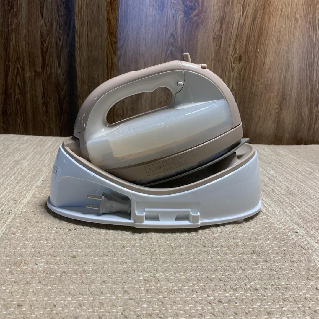 K149 PANASONIC コードレススチームアイロン 2025年