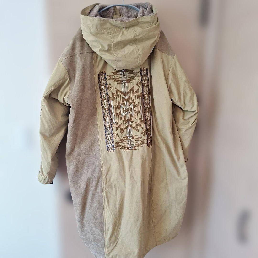美品です❗　幾何学模様刺繍 ベージュ モッズコート