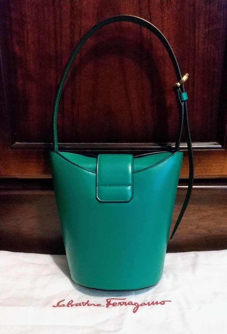 Salvatore Ferragamo トリフォリオ バッグ グリーン