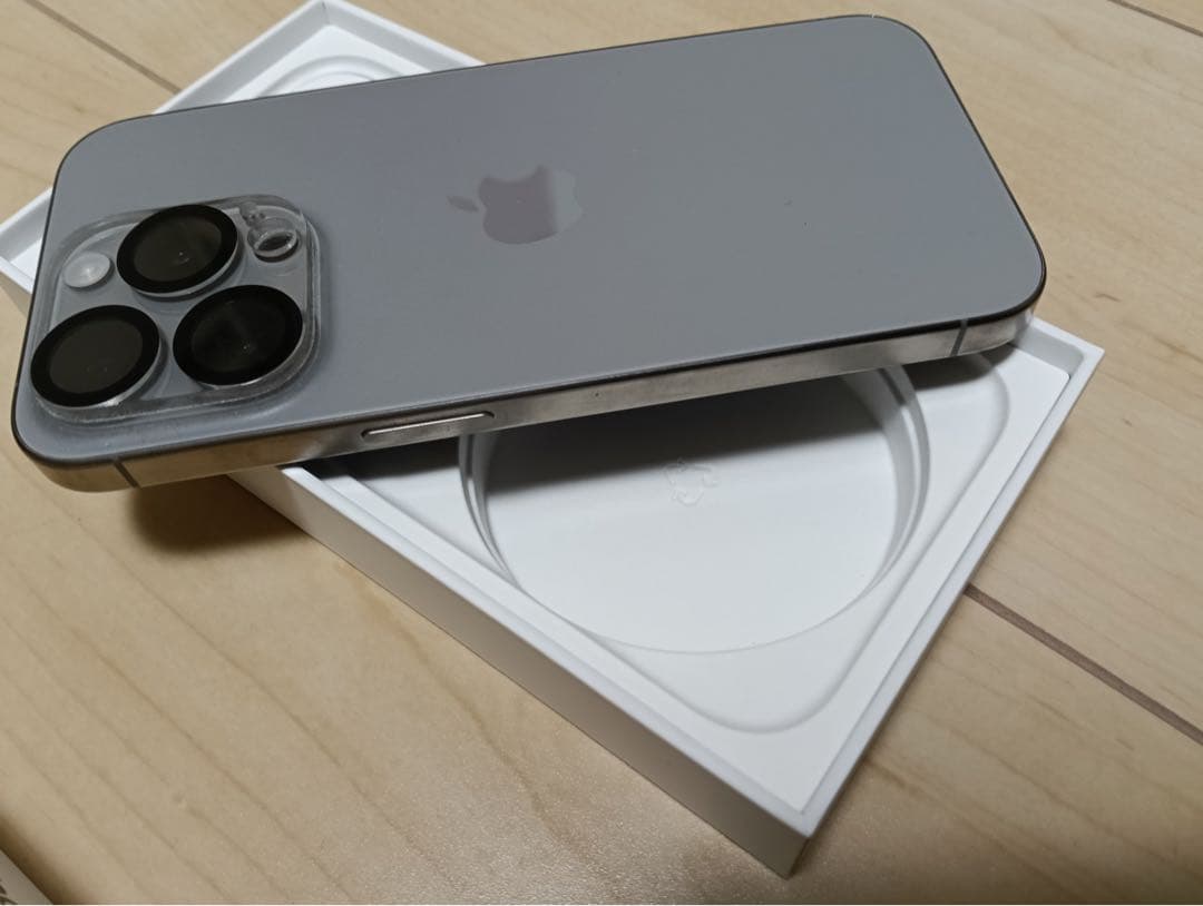 iPhone 15 Pro 256GBナチュラルチタニウム 極美品