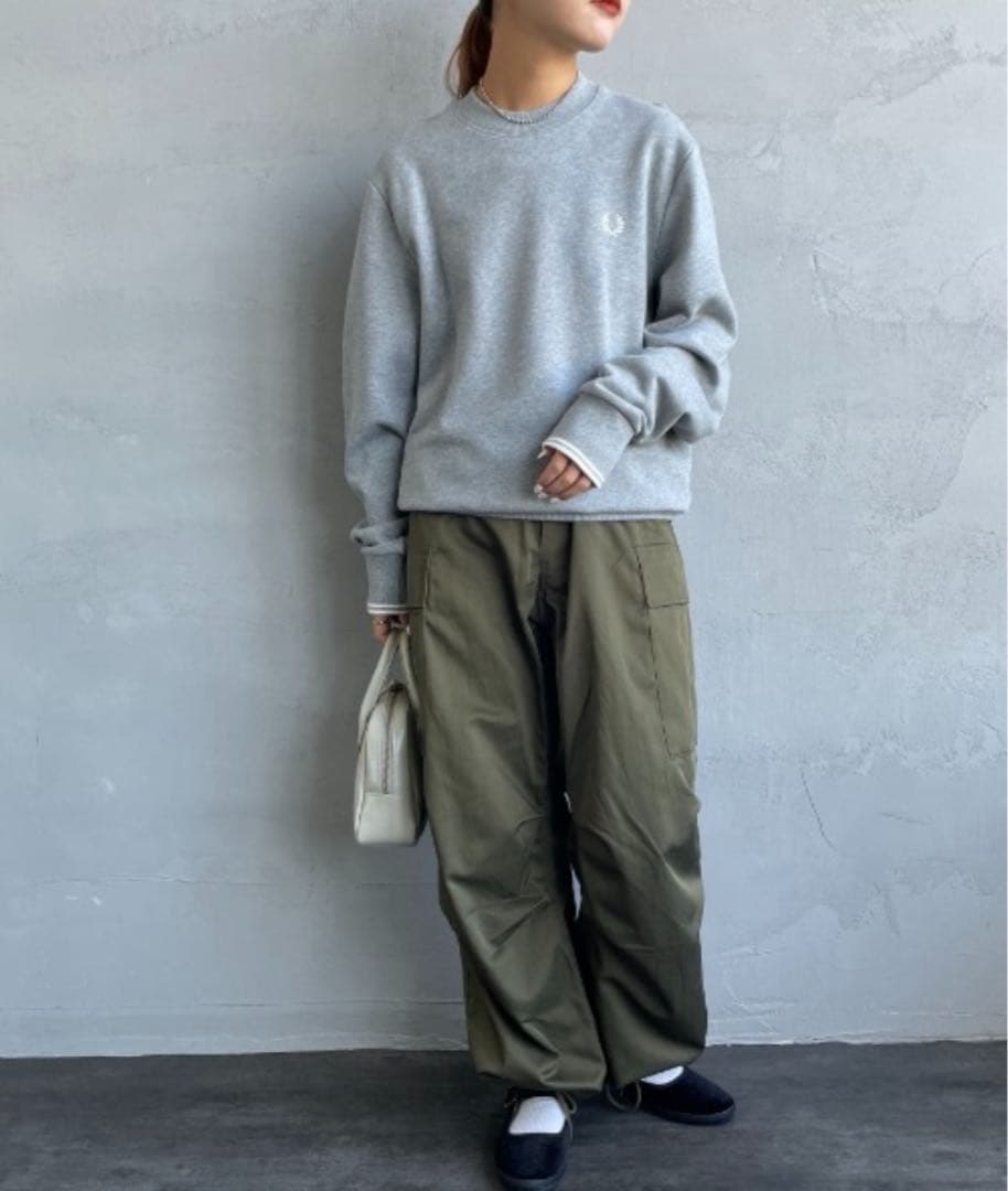 h*r様 FRED PERRYワンポイントロゴ刺繍 クルーネックスウェット