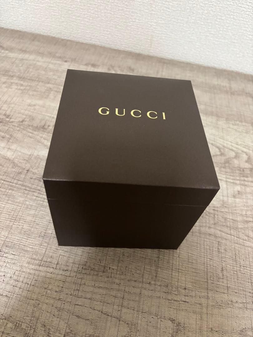 GUCCI ゴールド バングルウォッチ