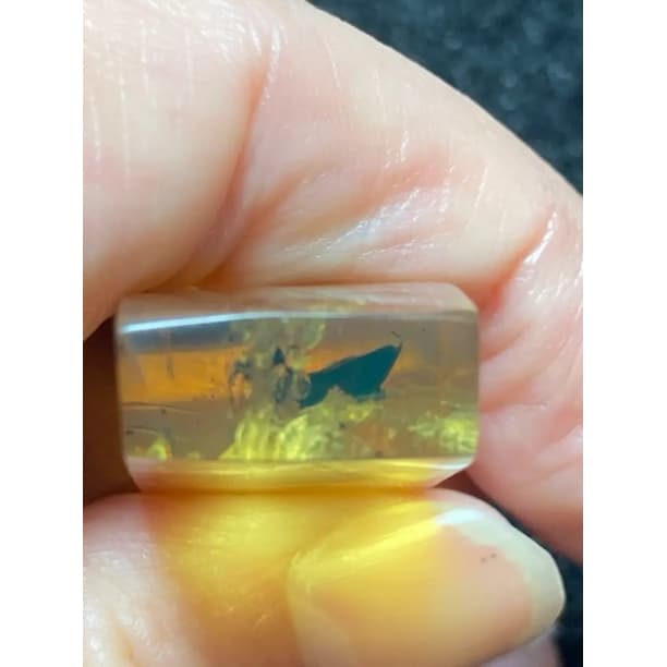 ブルーアンバー 虫入り 天然 琥珀 天然石 パワーストーン