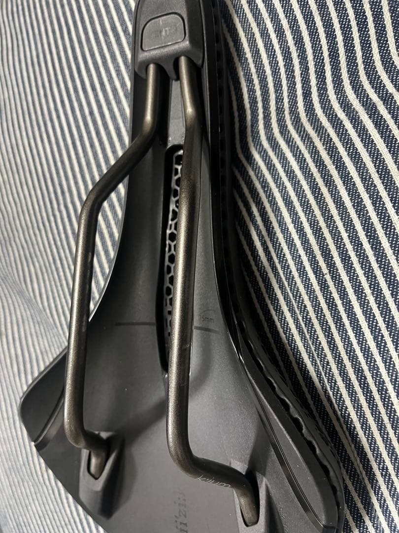 fizik Vento Antares Adaptive サドル