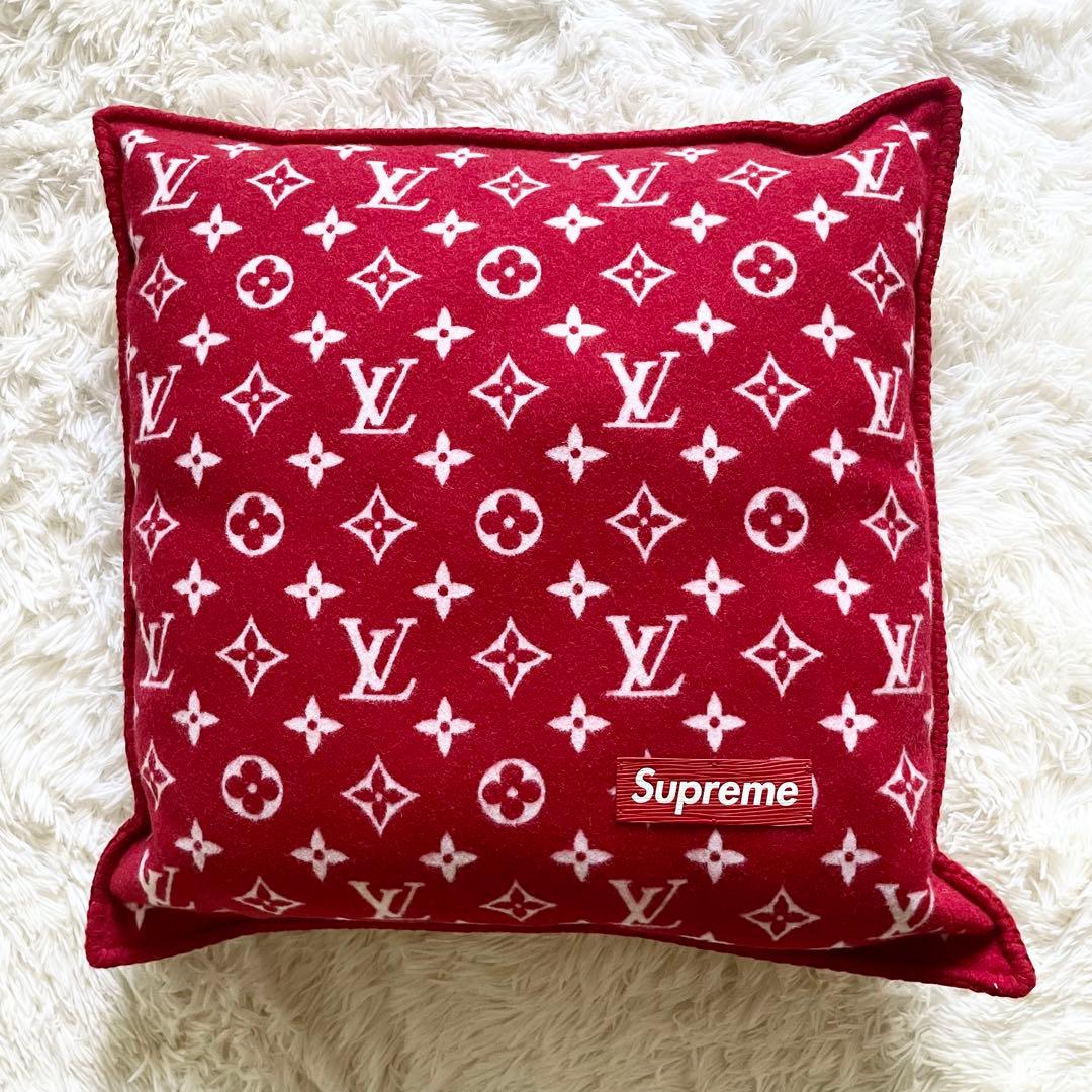新品未使用　LOUIS VUITTON　×　supureme　コラボ　クッション