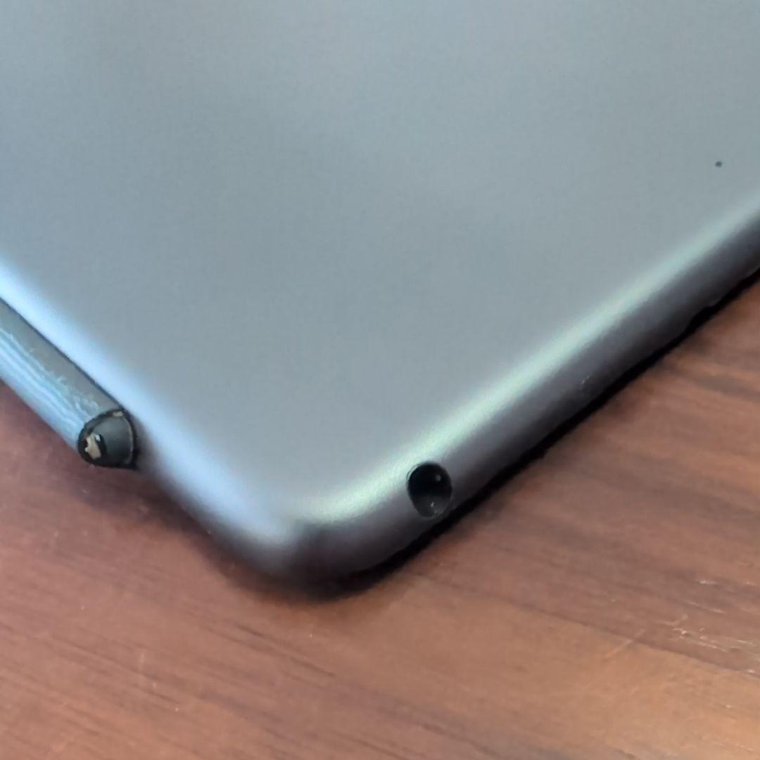 iPad mini 5本体　カバーはおまけ