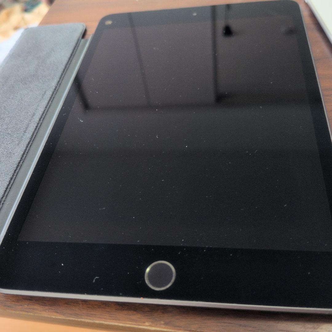 iPad mini 5本体　カバーはおまけ
