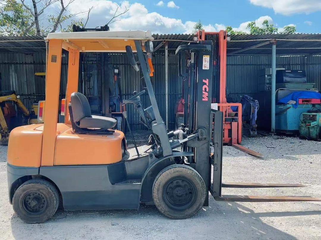 TCMフォークリフトFD20Z5揚高3000㎜使用3517Hデイーセル(A87)
