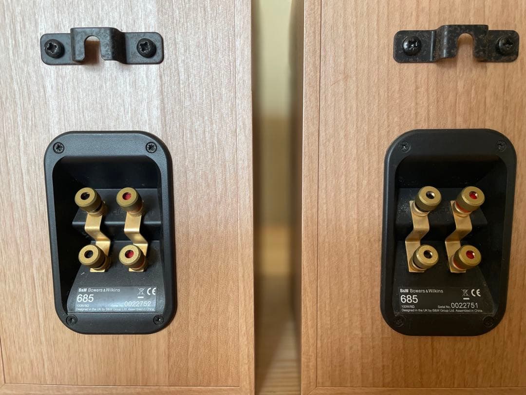 Bowers & Wilkins ブックシェルフスピーカー　685