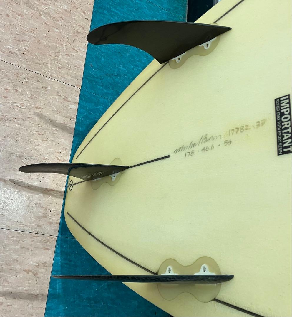 byrne サーフボード　フィン付き　美品　エスニック　蛇　茸　スネーク　キノコ