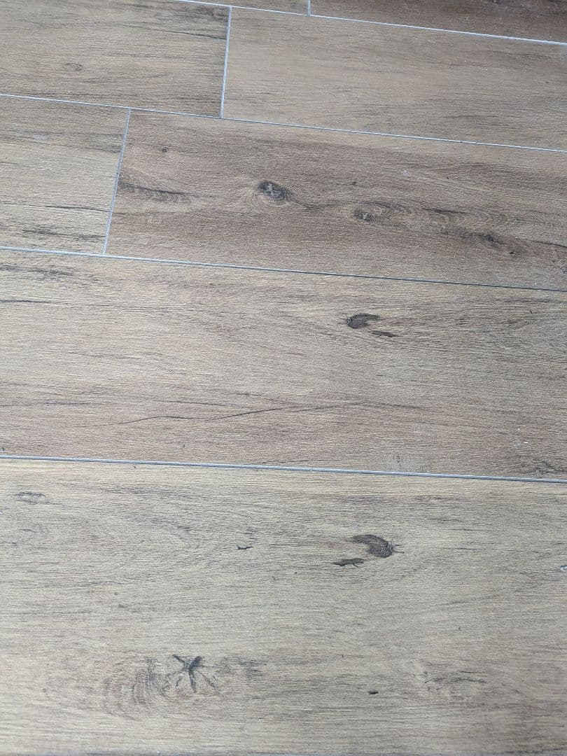 タイル石　今流行りの木目調のタイル42枚 ！