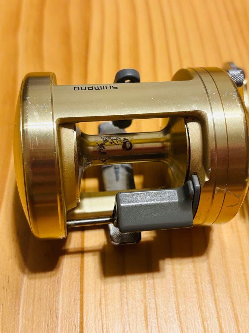 (中古品)シマノ　カルカッタ(CALCUTTA)小船1000 リール
