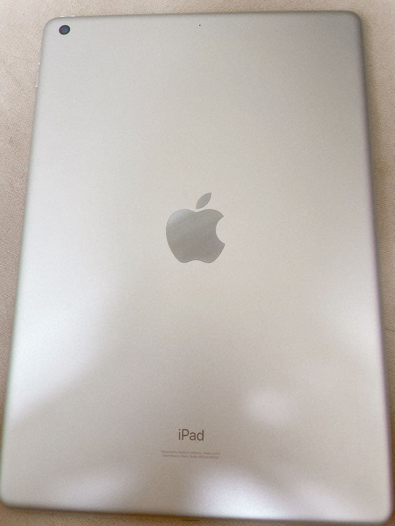 【第8世代】Apple iPad 10.2インチ シルバー 本体