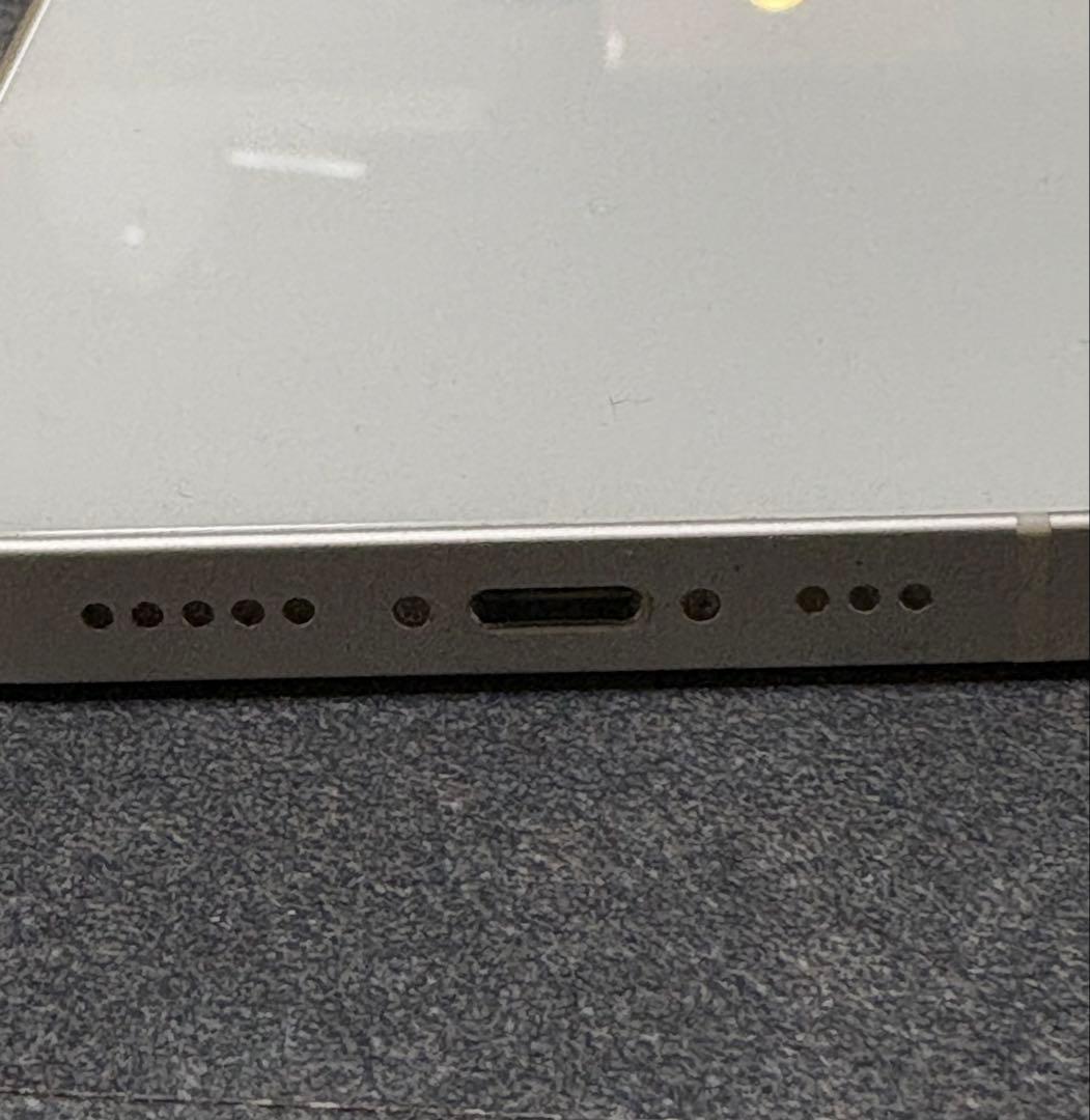 iPhone 13 256GB ホワイト 本体 SIMロック解除済