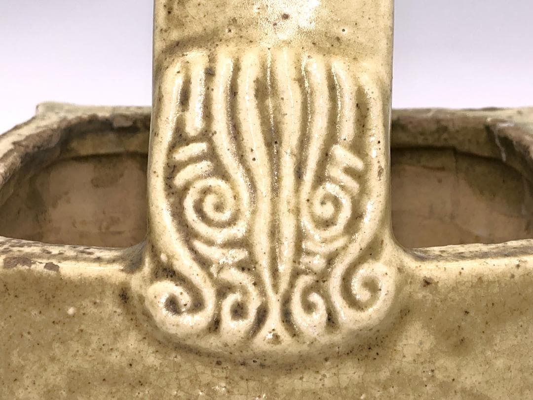 【 逆蕨手貼花文手炉 】 　ヘレニズム文化