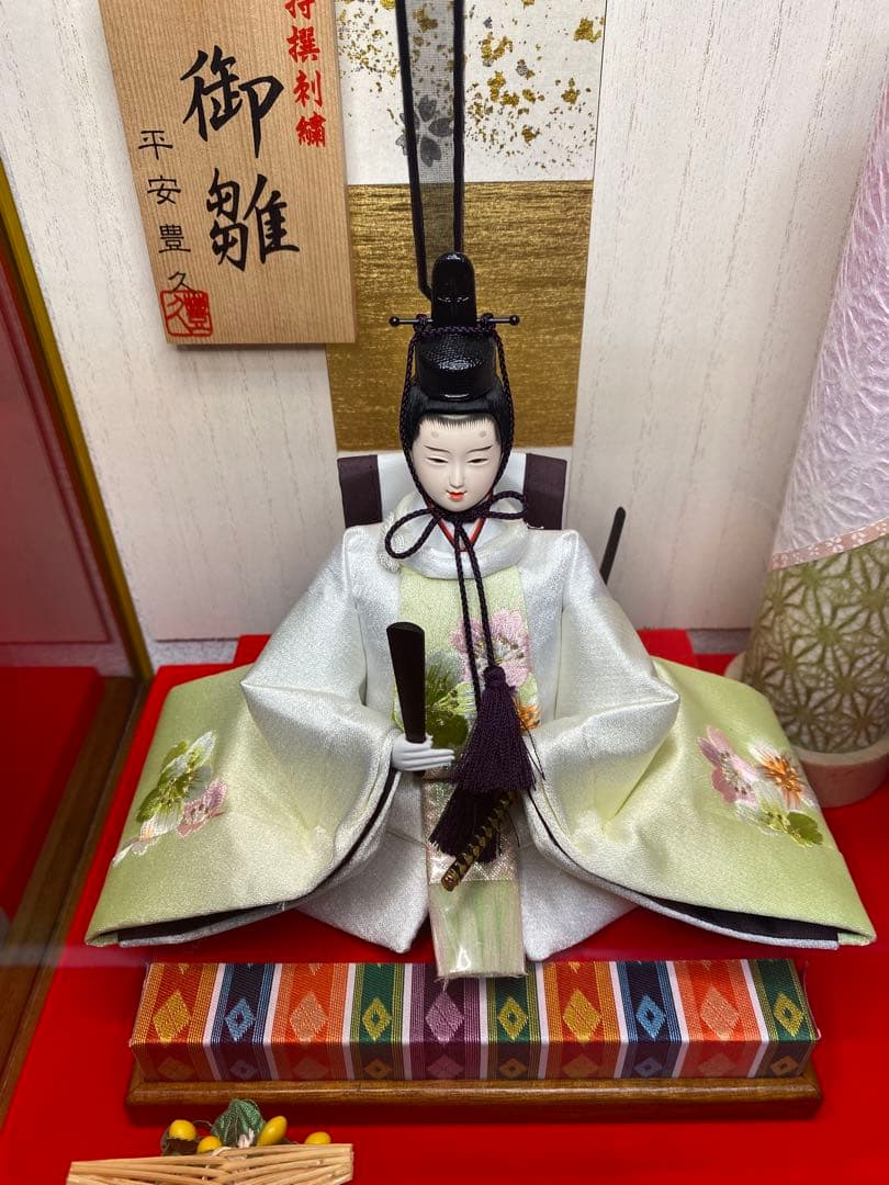 平安豊久　雛人形アクリルケース入り親王飾り・間口約５８×奥行約３２×高さ約３８㎝