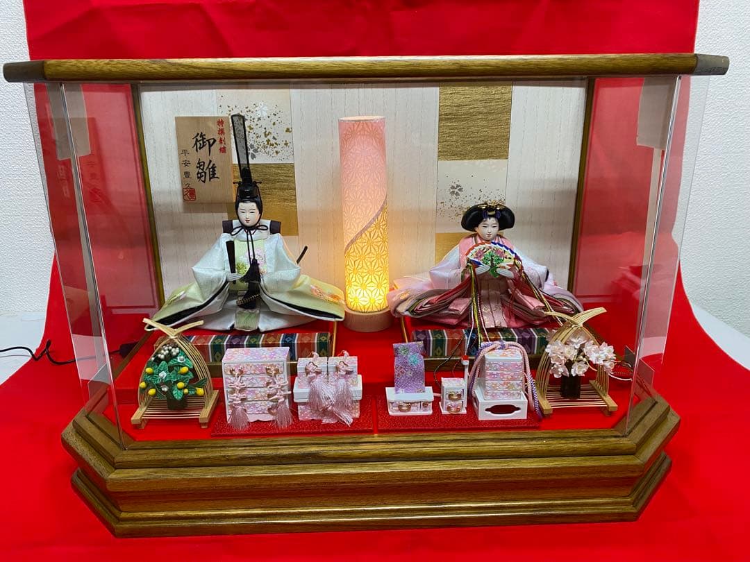 平安豊久　雛人形アクリルケース入り親王飾り・間口約５８×奥行約３２×高さ約３８㎝