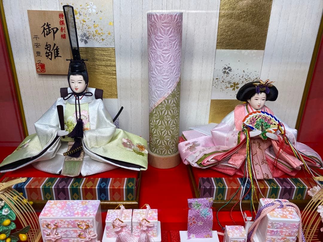 平安豊久　雛人形アクリルケース入り親王飾り・間口約５８×奥行約３２×高さ約３８㎝