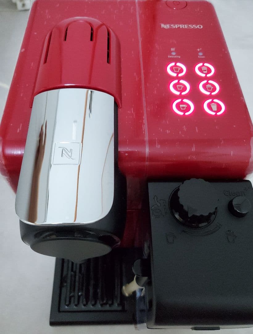 【新品に近い】Nespresso ネスプレッソ ラティシマ・タッチ F511 赤