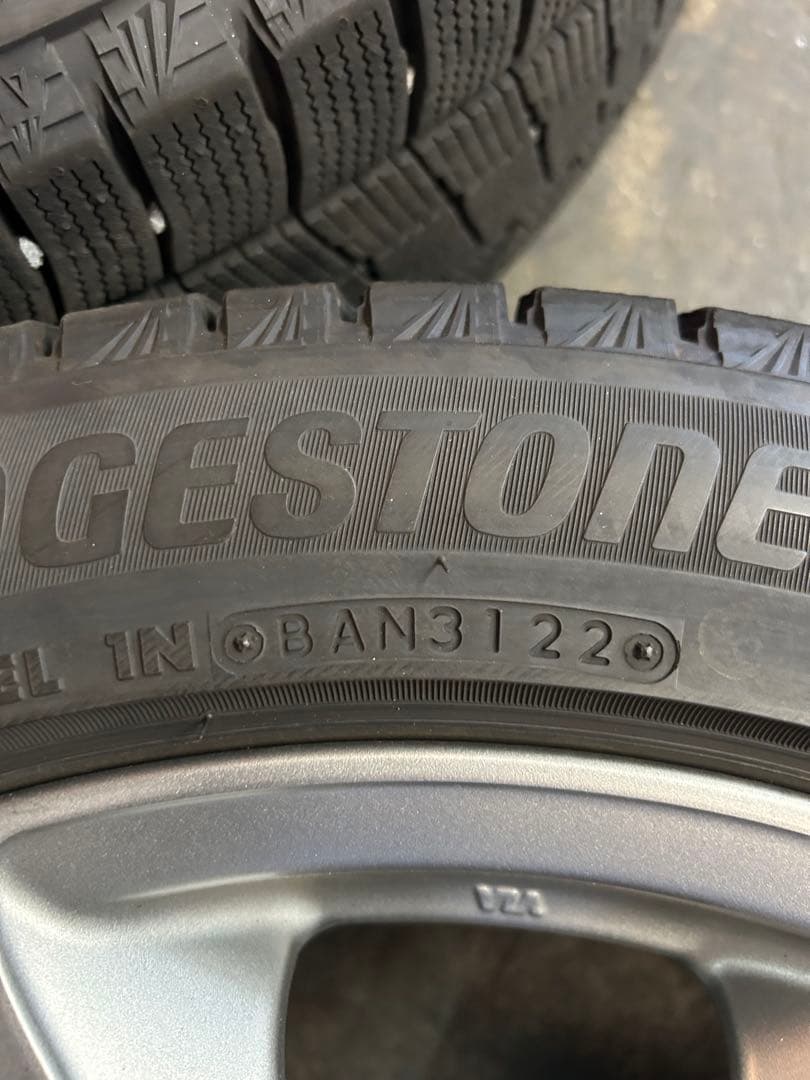 18インチスタッドレスタイヤホイールセット美品