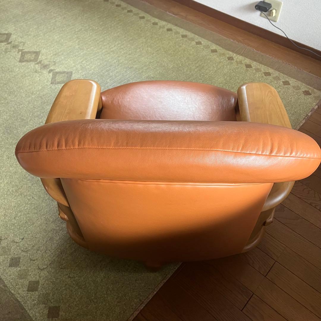 カリモク　回転式アームチェア　ソファ　1人掛け　ラック付き　たのめる便　送料込