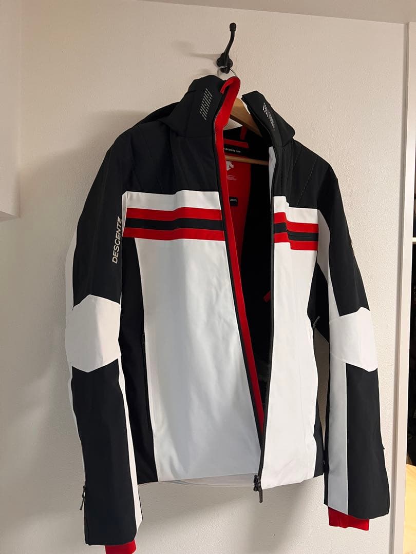 DESCENTE スキーウェア 上下女性用 ホワイト/ブラック/レッド　1回着用
