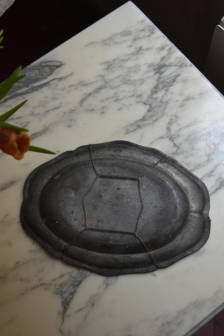 とても重いです！フランス19世紀　キズキズのエタン花リム楕円皿　アンティーク