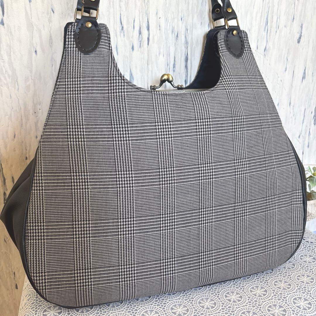 44　特大あおりがま口バッグ　ハンドメイド