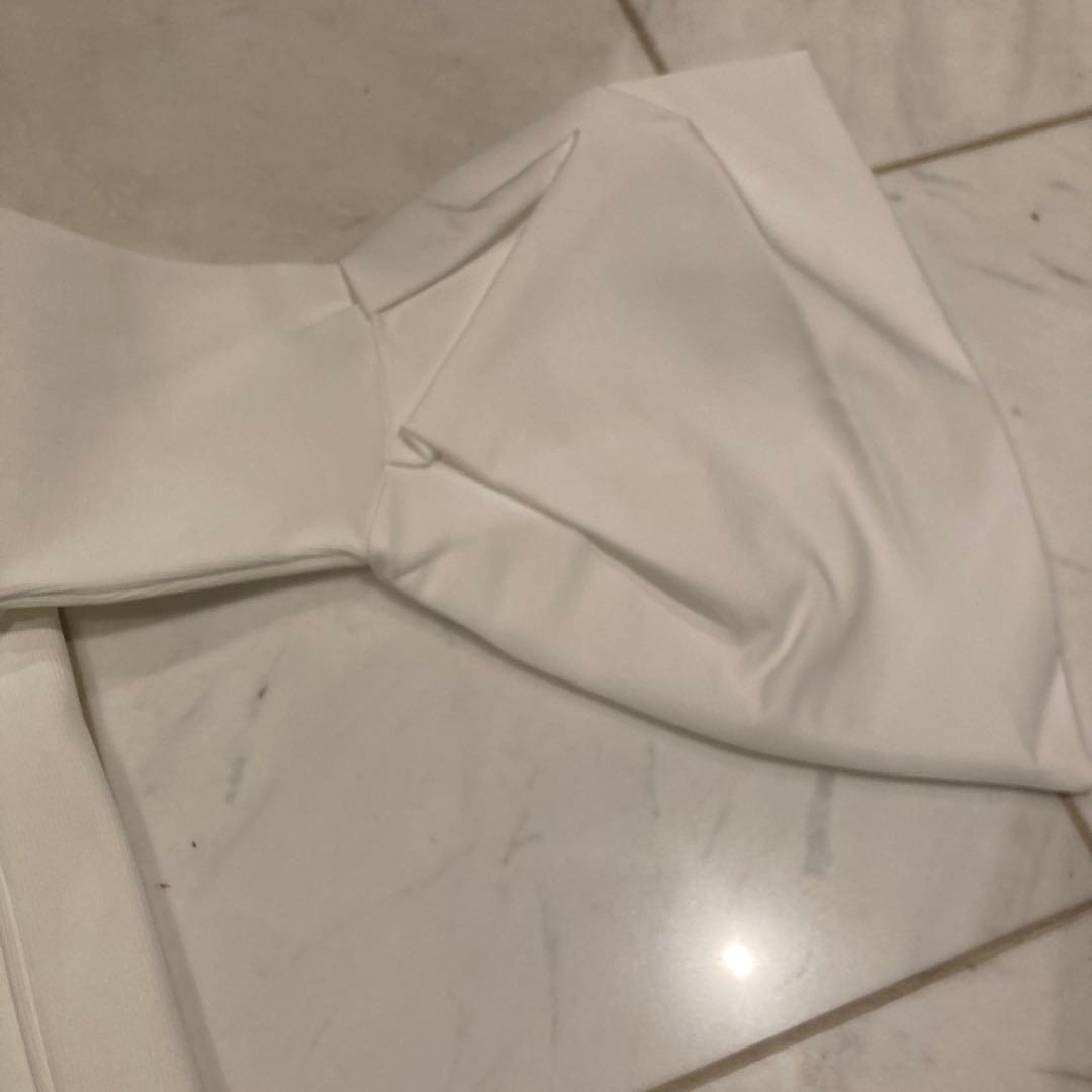 maison de dolce メゾンドドルチェ　袖サテンフレア　白トップス