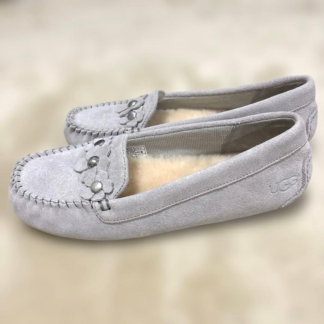 ★ちゃこん★ UGG グレー スエード モカシン 花24cm