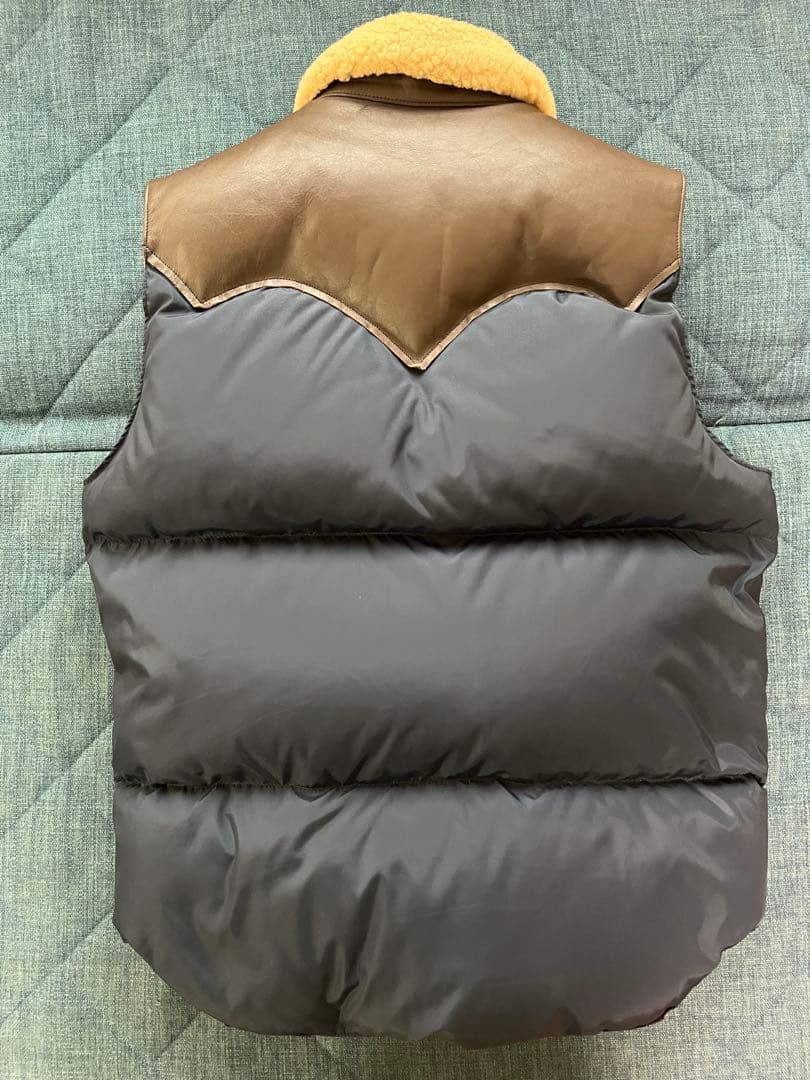 ダウンベスト ネイビー/ブラウン ボア襟付き