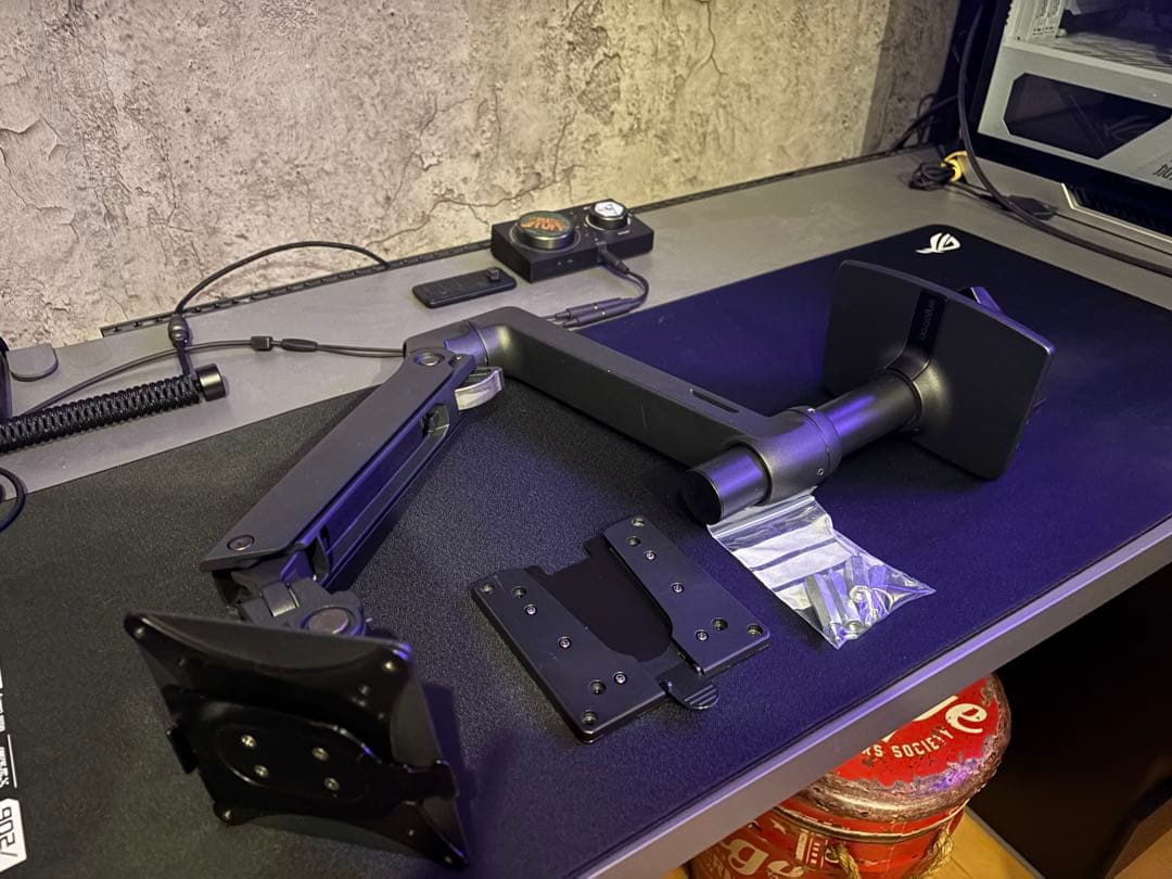 ASUS ROG Swift PG32UQ + エルゴトロンLXモニターアーム