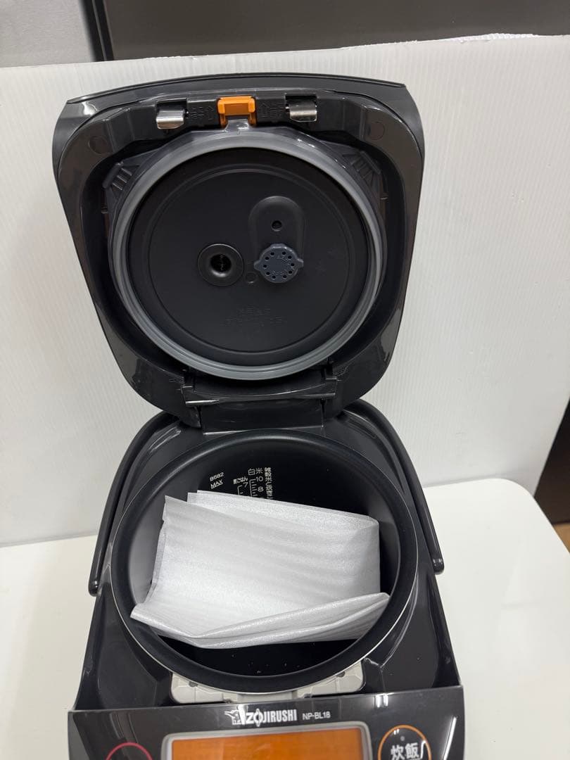 Zojirushi NP-BL18 圧力IHジャー炊飯器　2022年製