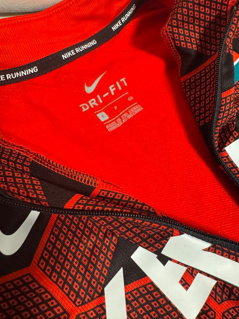 美品　NIKE ケニア　ランニング　S