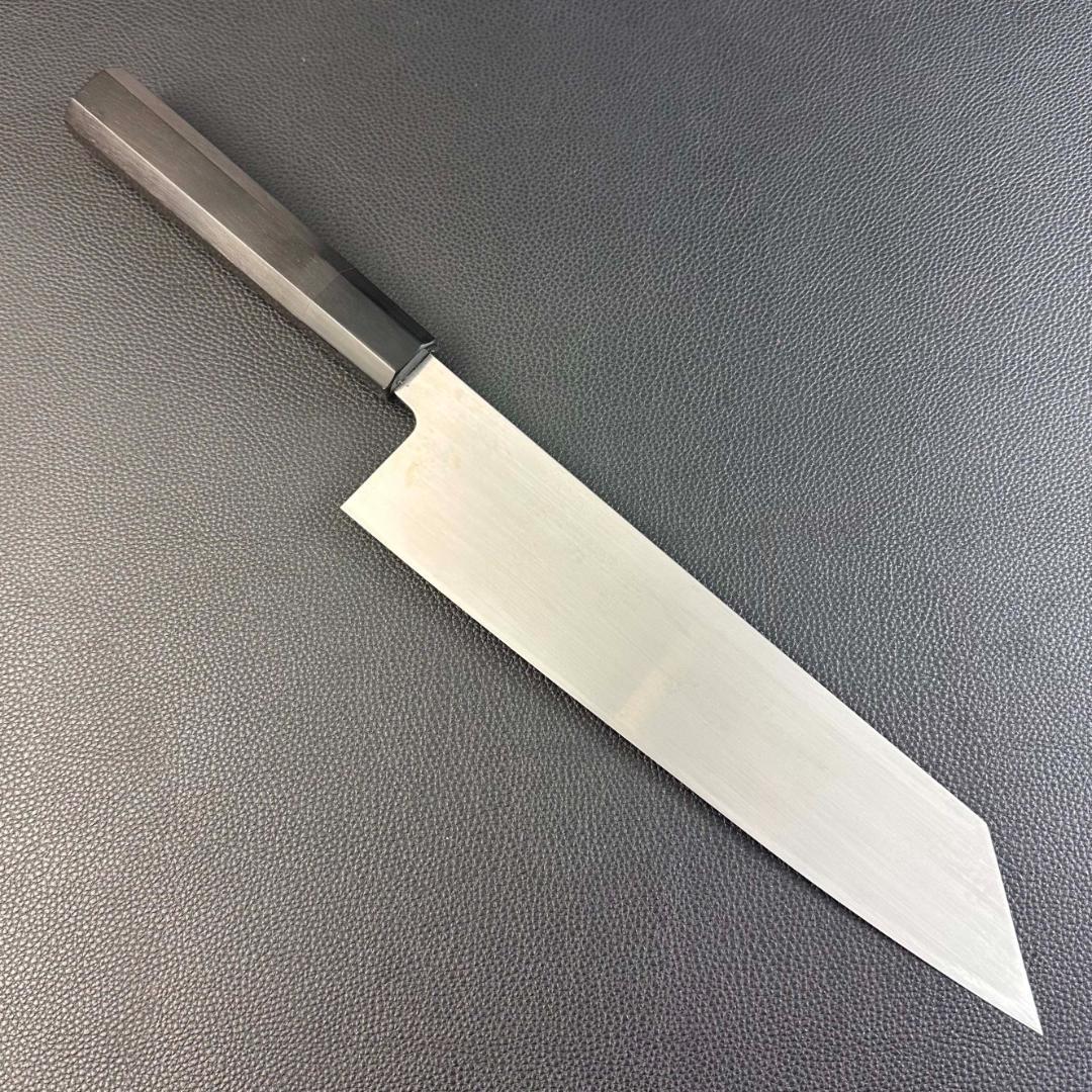 11148切付牛刀8寸ヘアライン仕上げ刃は究極の切れ味両刃包丁黒檀黒水牛角八角柄