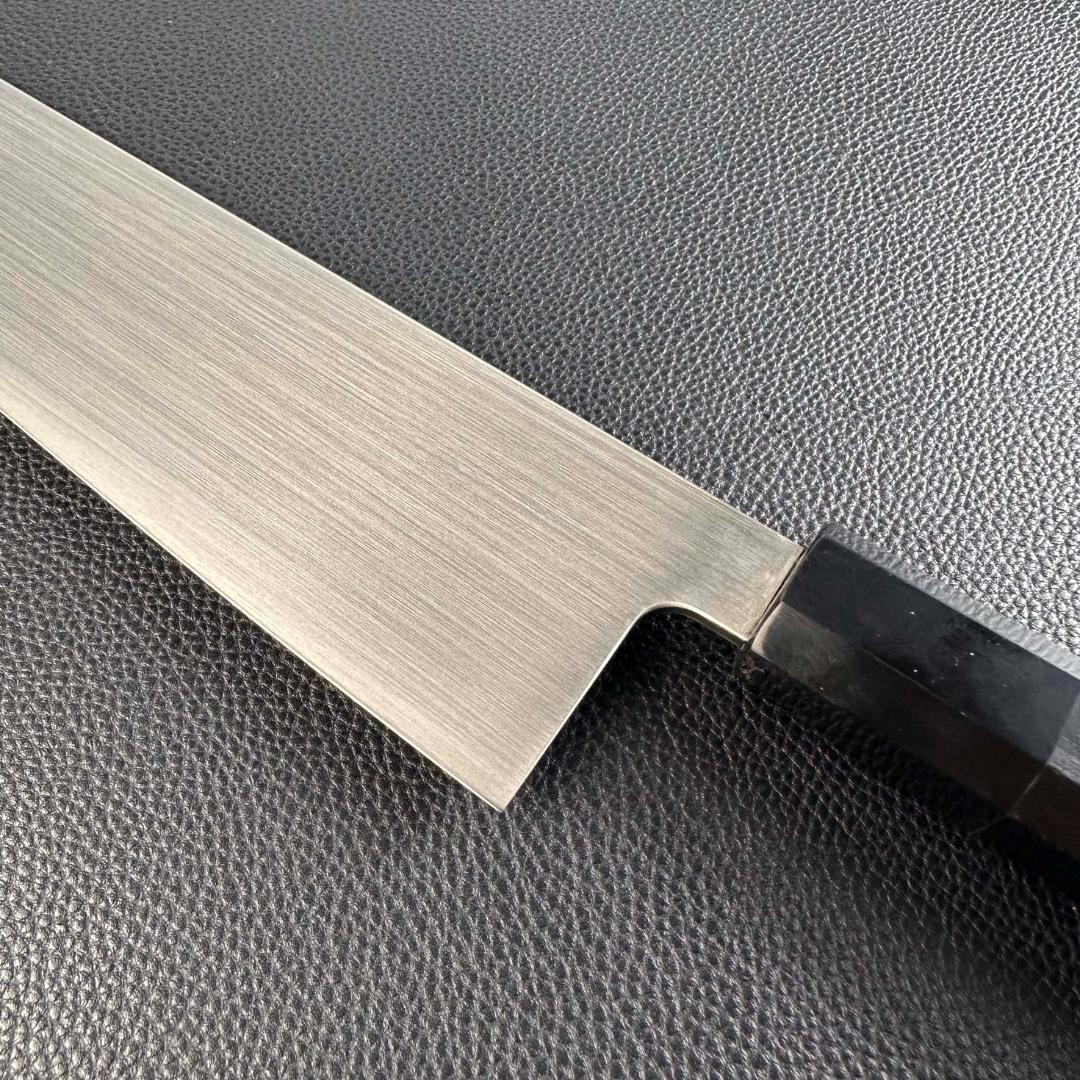 11148切付牛刀8寸ヘアライン仕上げ刃は究極の切れ味両刃包丁黒檀黒水牛角八角柄