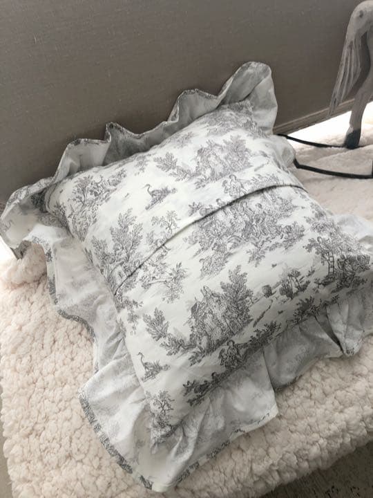 トワレ クッションカバー　フリル