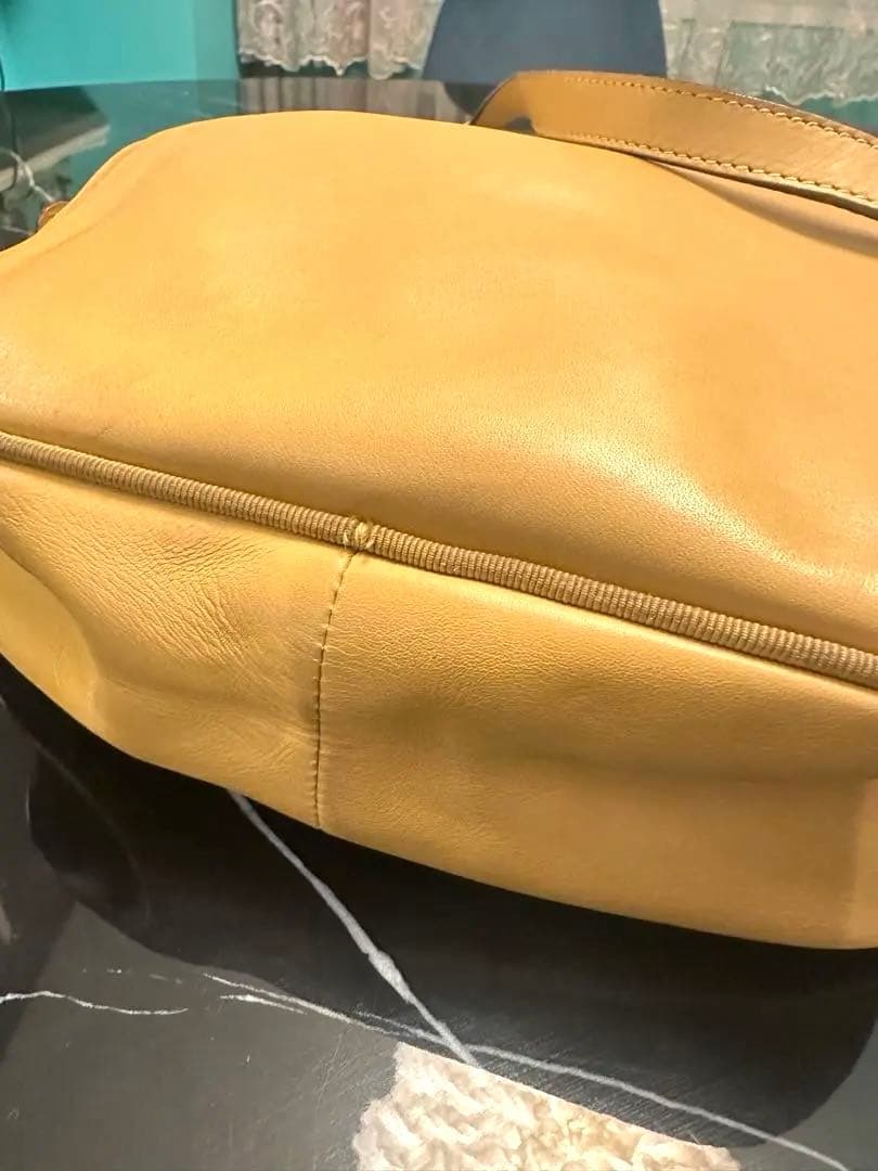 フェラガモ　マスタードポシェット