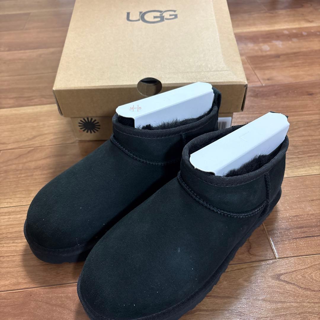 UGG アグクラシックウルトラミニ24cm ブーツ ブラック 黒 ショート