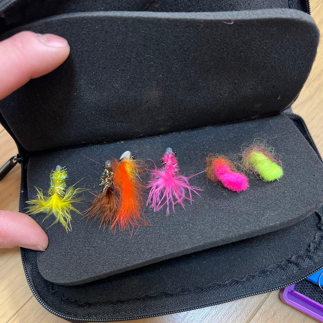 管釣り　スプーンルアーセット（多色・収納ケース付き）