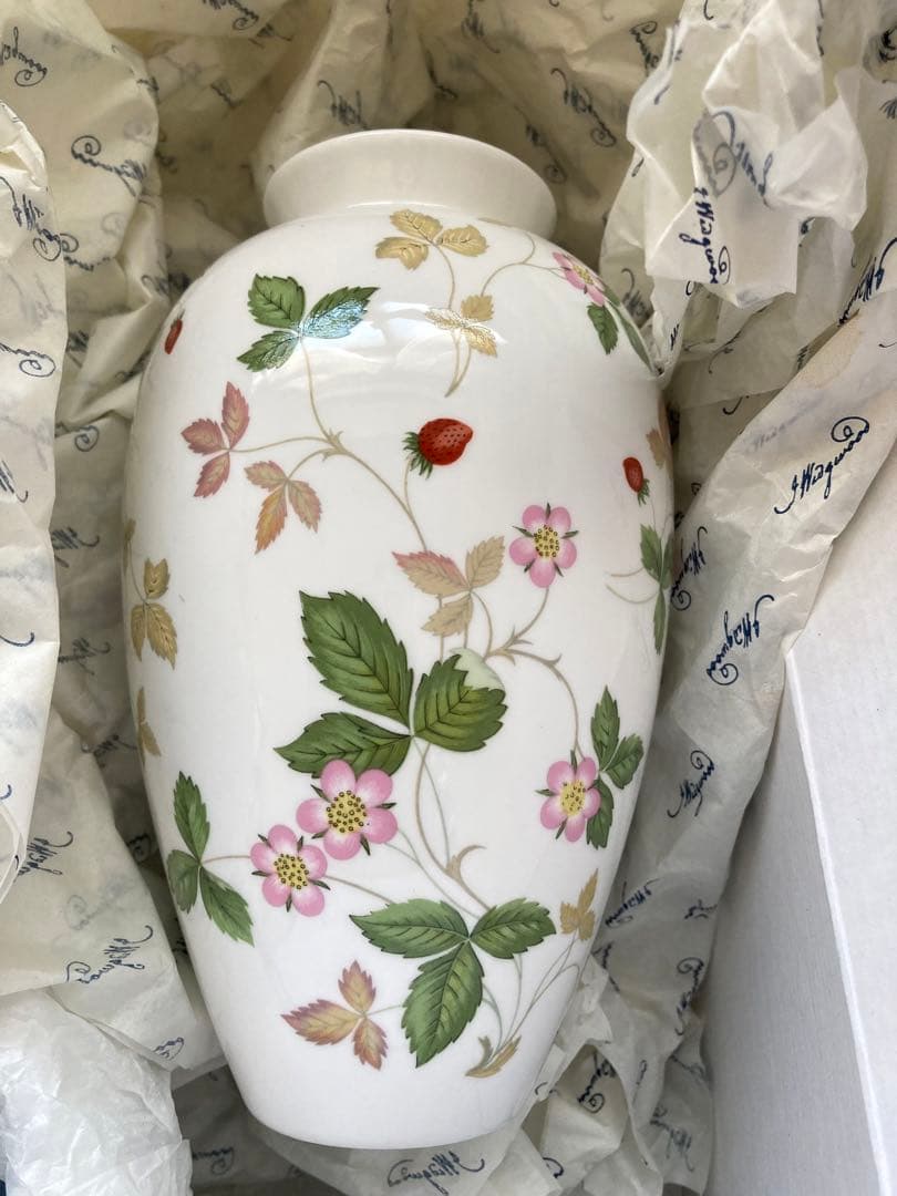 希少　ウェッジウッド ワイルドストロベリー　花瓶　黒壺