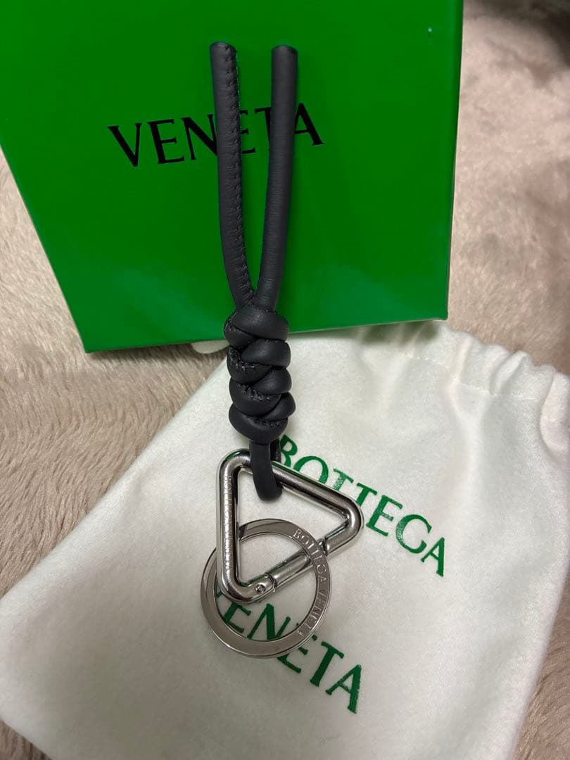 レイチェル　BOTTEGA VENETA トライアングル キーリング ネロ