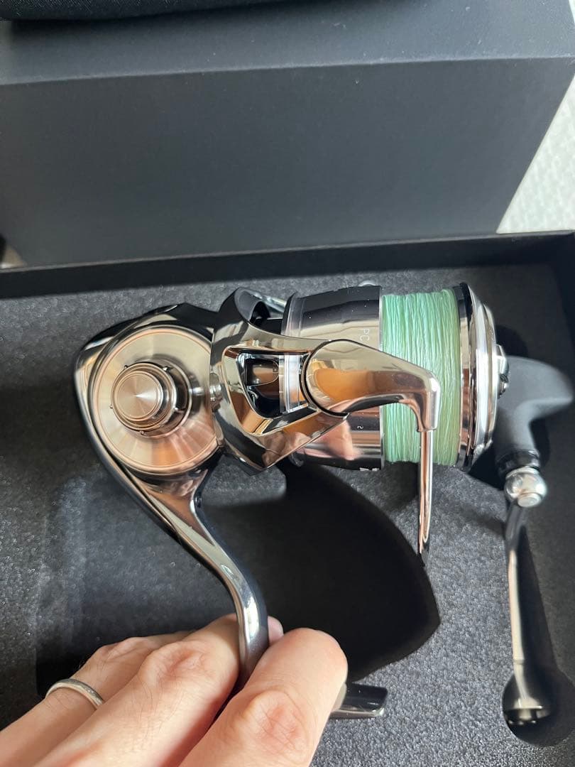 【美品】ダイワ Daiwa Exist PC LT2500 イグジスト