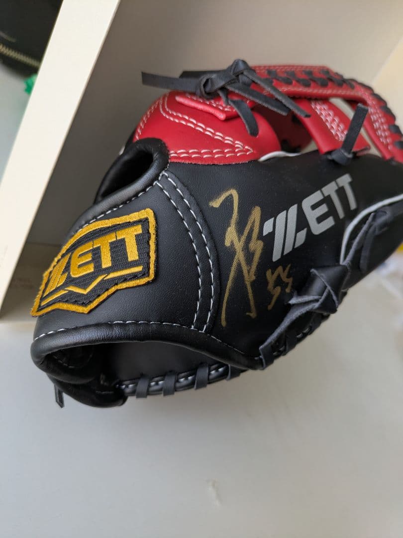 広島東洋カープ　秋山翔吾　直筆サイン入りグローブ　未使用　ZETT