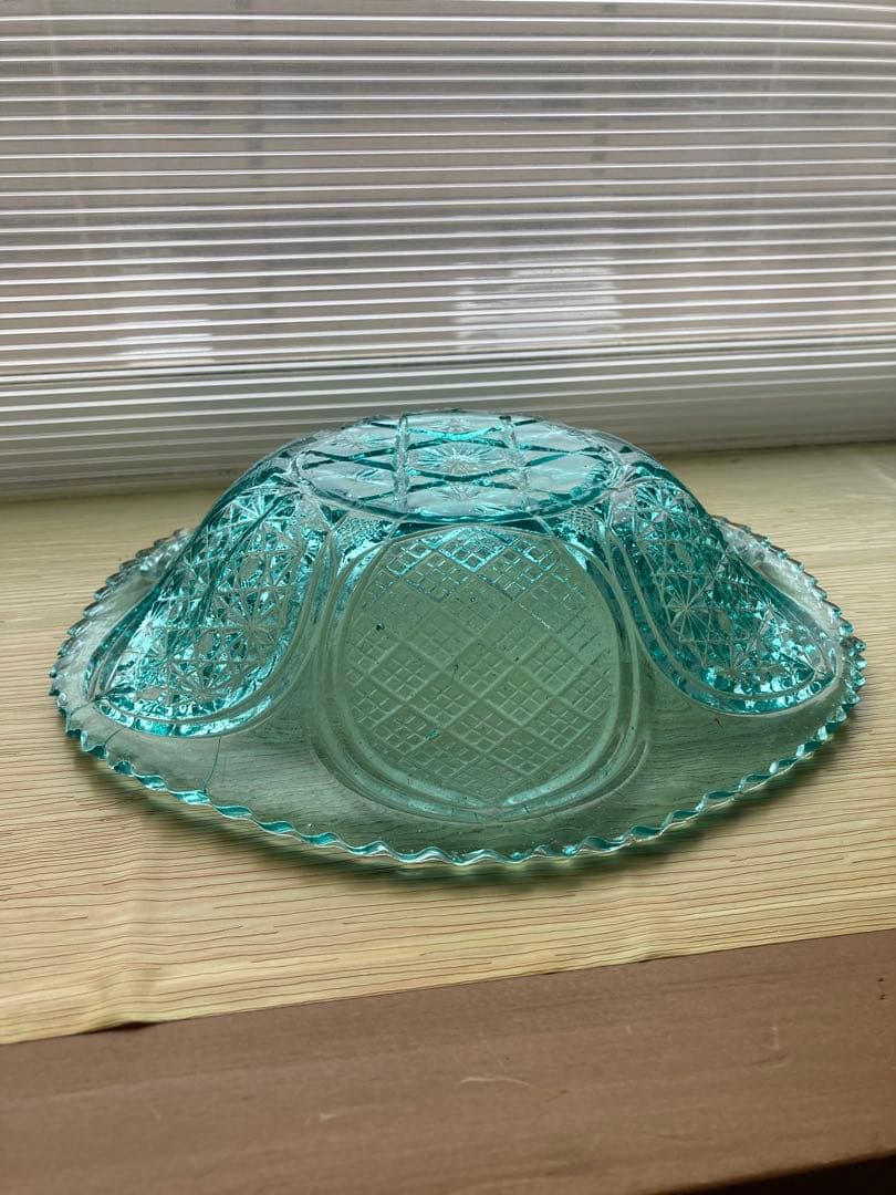 アンティーク 透明青色格子模様ガラスの器