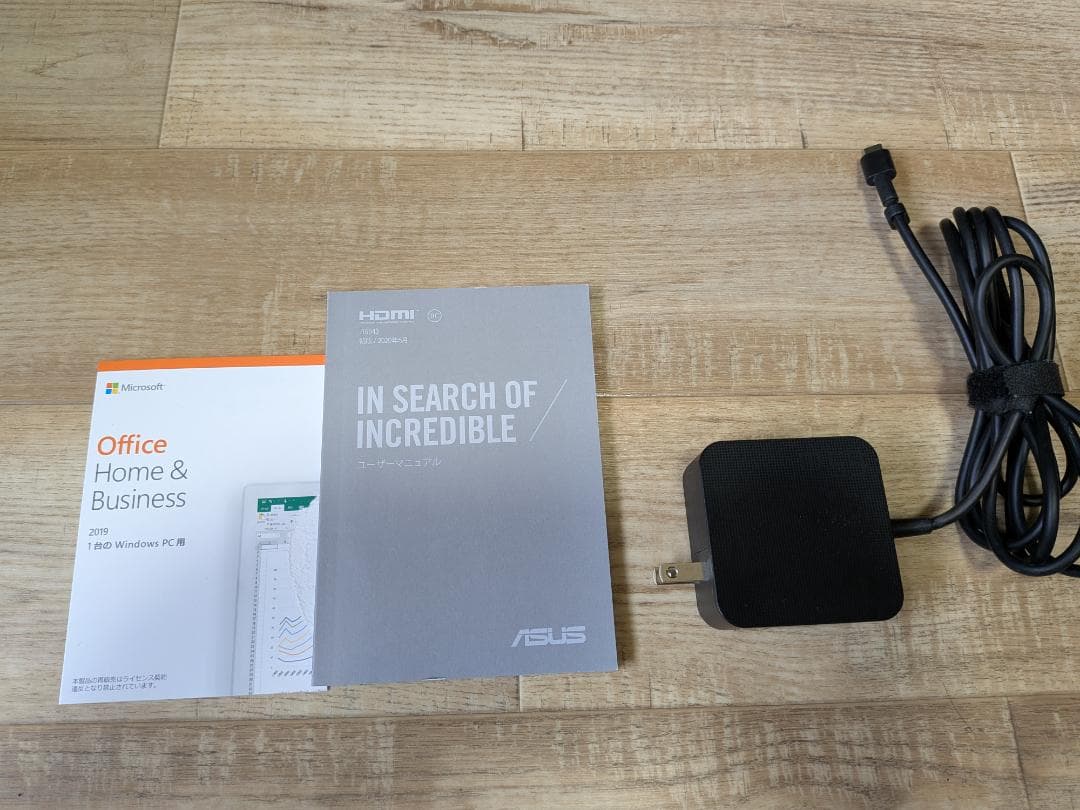 ZenBook 14 UM425IA ノートPC　OLED