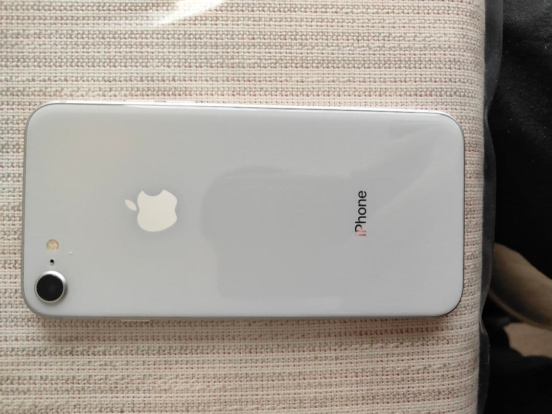 Apple iPhone 8 シルバー　64GB本体